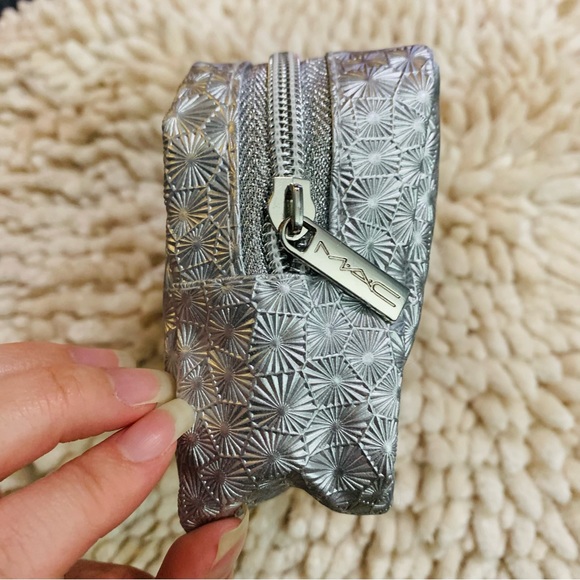 MAC Holiday 2023 Gift Cosmetic Pouch Silver - Picture 6 of 10